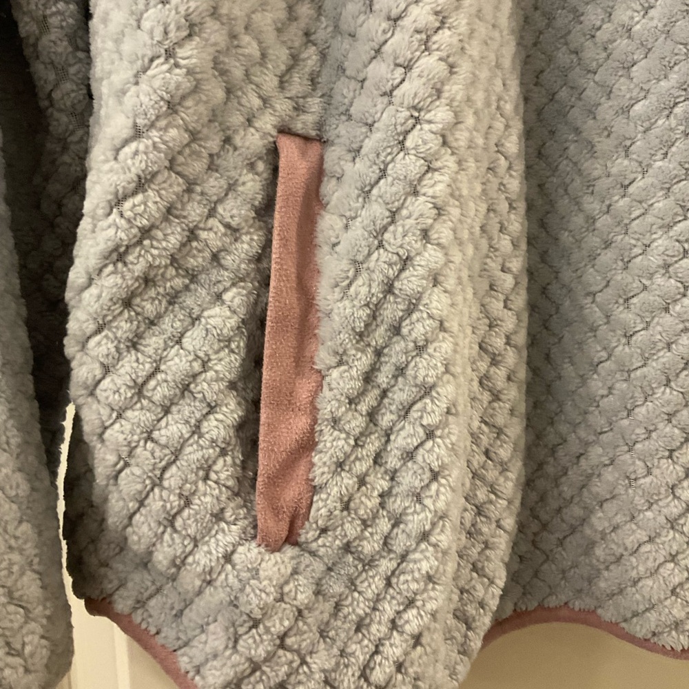 Simply Southern Light Blue and Pink Textured Pullover Size L - Picture 5 of 9